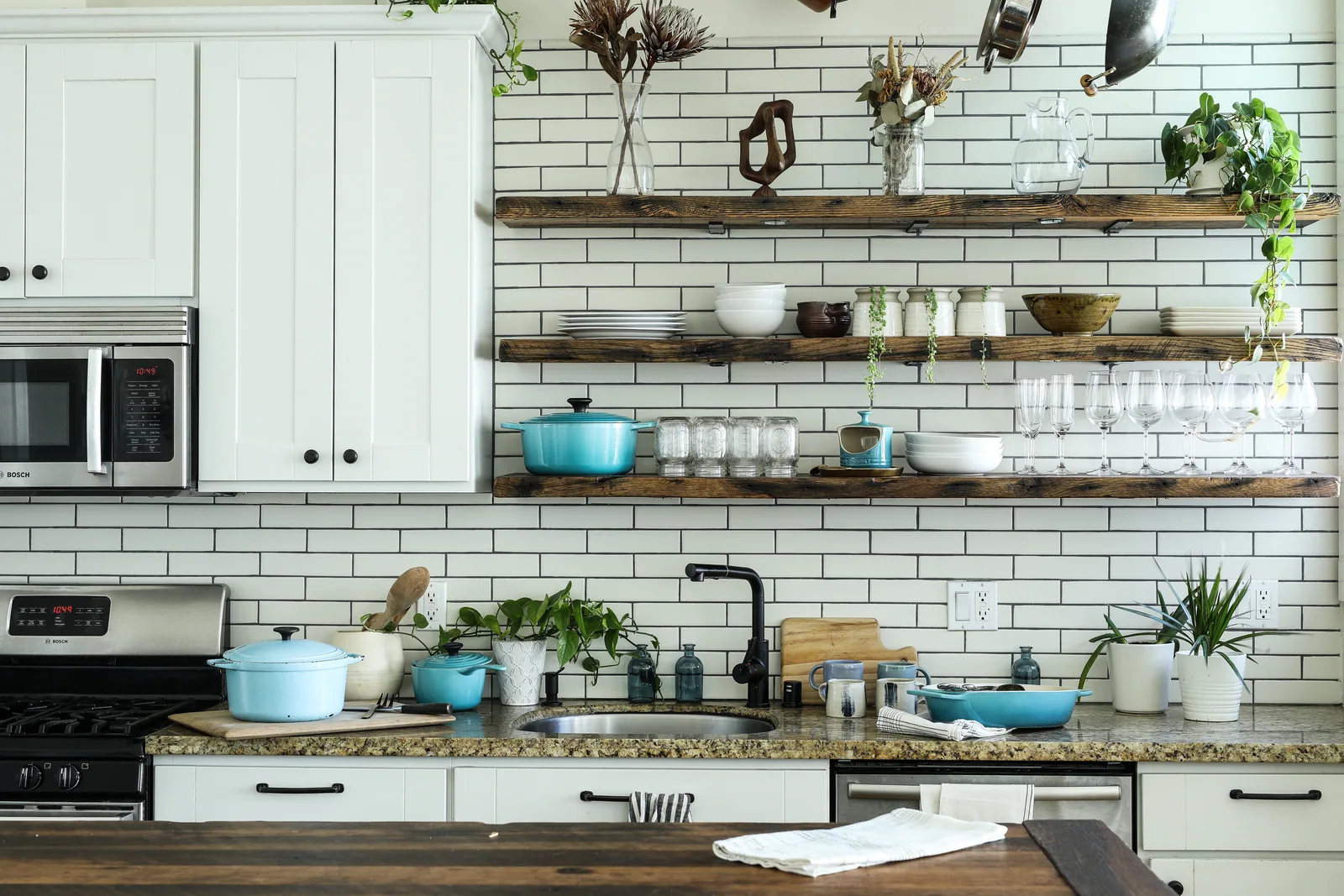 modern Calgary kitchen renovation with modern sleek backsplash