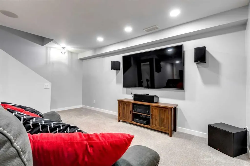 Entertainment Lounge